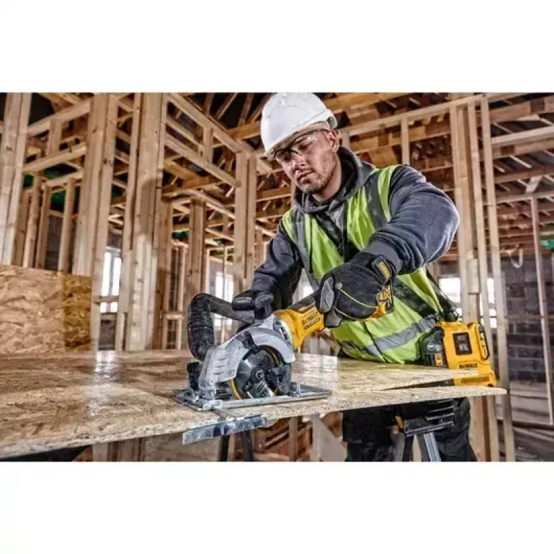 Circular Saw DeWALT DCS691N-XJ