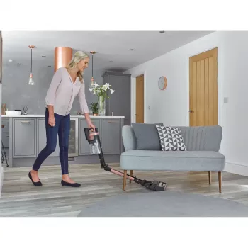 2-in-1 stick vacuum Shark Stratos, bagless, battery-powered, 60 min runtime, motorized brush, crevice tool, charging base
