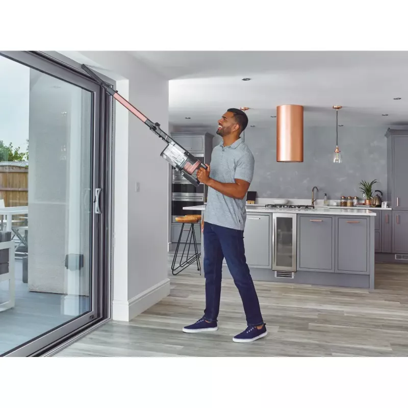 2-in-1 stick vacuum Shark Stratos, bagless, battery-powered, 60 min runtime, motorized brush, crevice tool, charging base