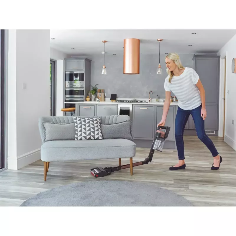 2-in-1 stick vacuum Shark Stratos, bagless, battery-powered, 60 min runtime, motorized brush, crevice tool, charging base