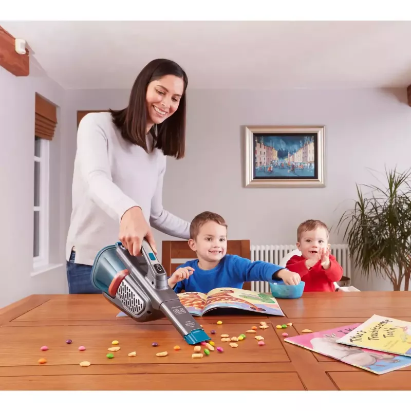 Handheld vacuum Black & Decker BHHV520BF-QW, cordless, dry cleaning, 35 W, 0.7 L dust container, 21 min runtime, 1.2 kg