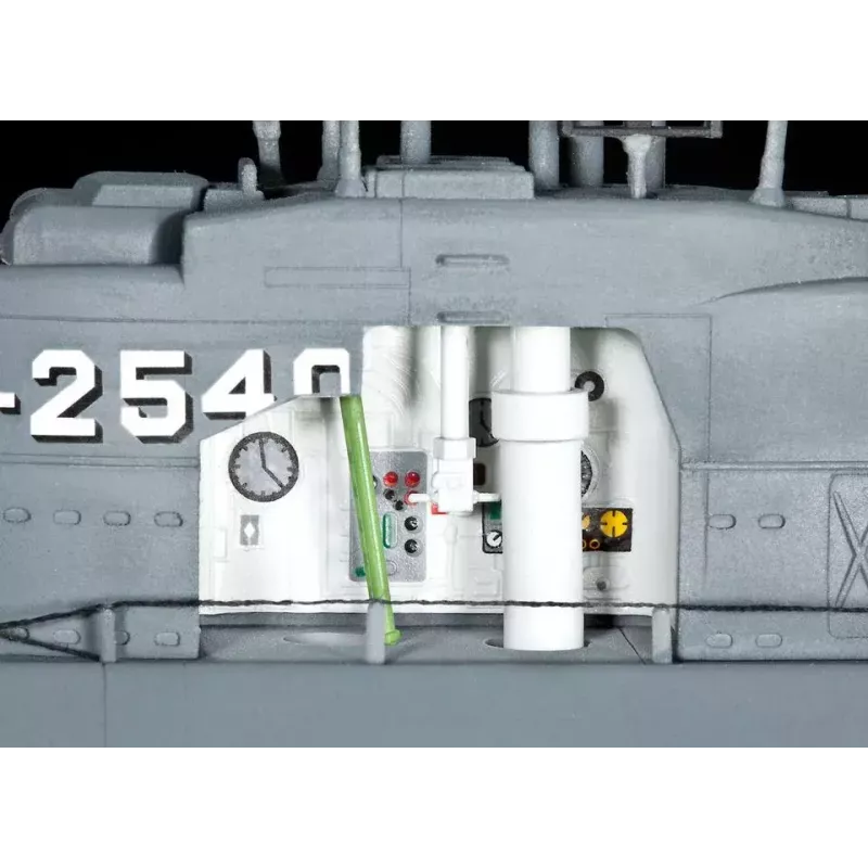 Submarine model Revell U-Boot Typ XXI U 2540 &Interieur