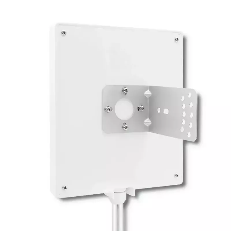 Outdoor directional 5G LTE antenna QOLTEC 57022 — 14 dBi, 700–3800 MHz, 50 Ω, copper housing