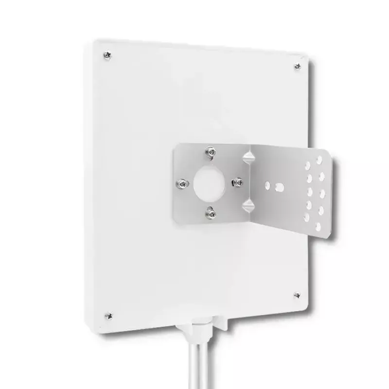 Outdoor directional 5G LTE antenna QOLTEC 57022 — 14 dBi, 700–3800 MHz, 50 Ω, copper housing