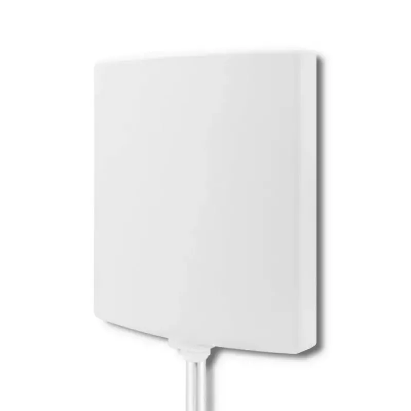 Outdoor directional 5G LTE antenna QOLTEC 57022 — 14 dBi, 700–3800 MHz, 50 Ω, copper housing