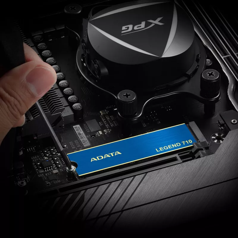 SSD M.2 ADATA LEGEND 710 256 GB — PCIe 3.0 NVMe, Read 2100 MB/s, Write 1000 MB/s
