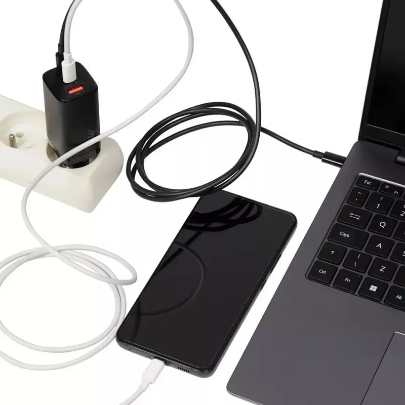 AC mobile device charger IBOX ILUC65B — 65 W, 3x USB (2x USB‑A Gen1, 1x USB‑C), black, 100–240 V