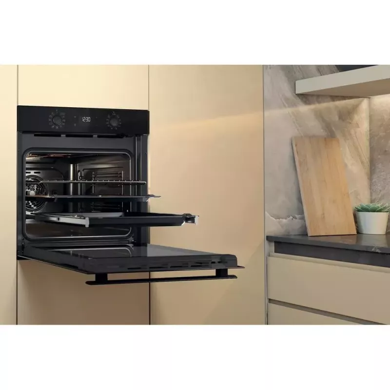 Built-in electric oven WHIRLPOOL OMR58HU1B — 71 L, A+, hydrolytic self-cleaning, convection, grill, telescopic rail