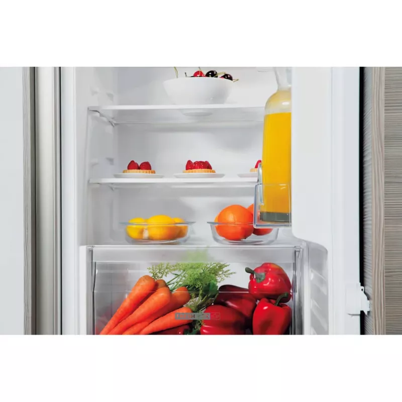 Whirlpool ARG 7342 combi-fridge Built-in 189 L White