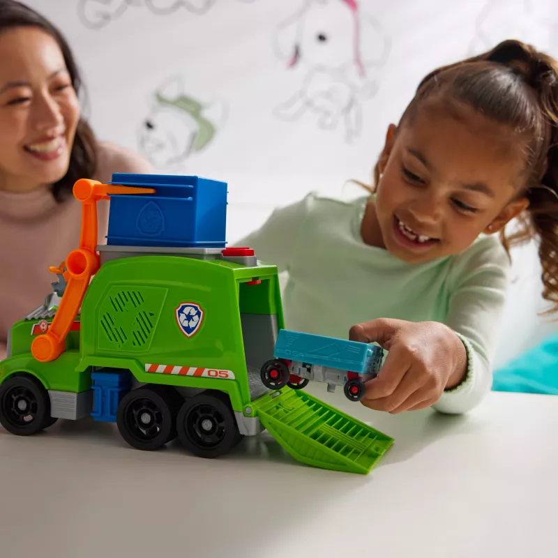 PAW Patrol : Crush N’ Roll Recycling Truck with Rocky Action Figure & Transforming Compacted Trash Vehicle, Kids Toys for Boys & Girls Ages 3 and up
