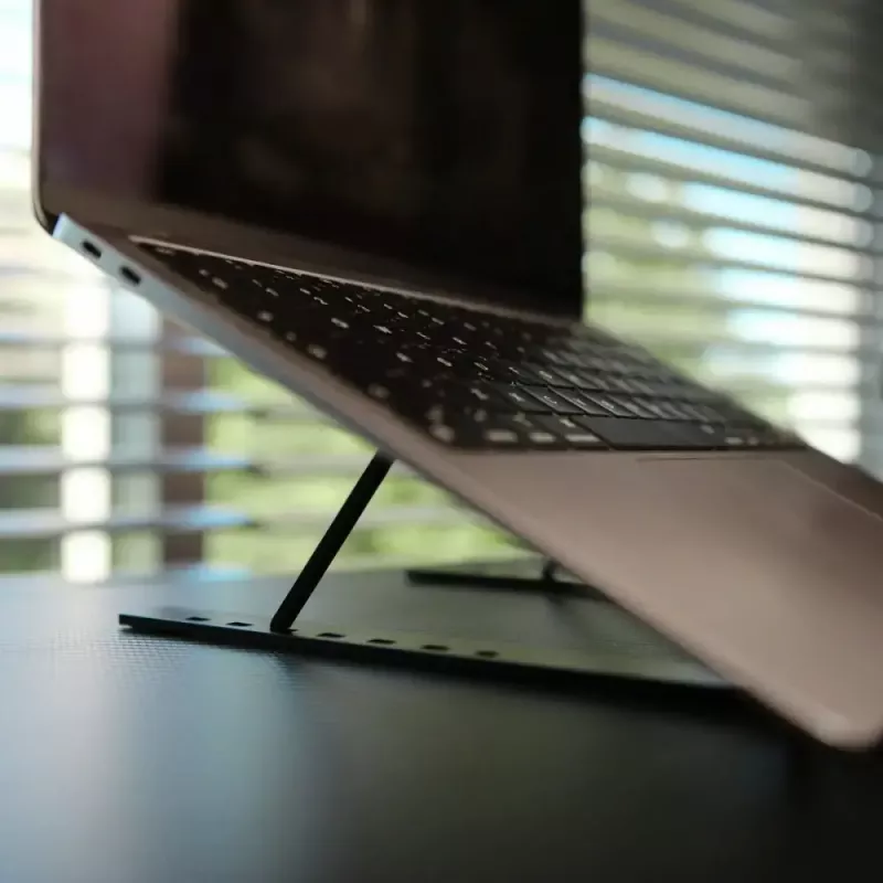 Laptop stand SAVIO PB-05 adjustable height portable — SAVIO PB-05