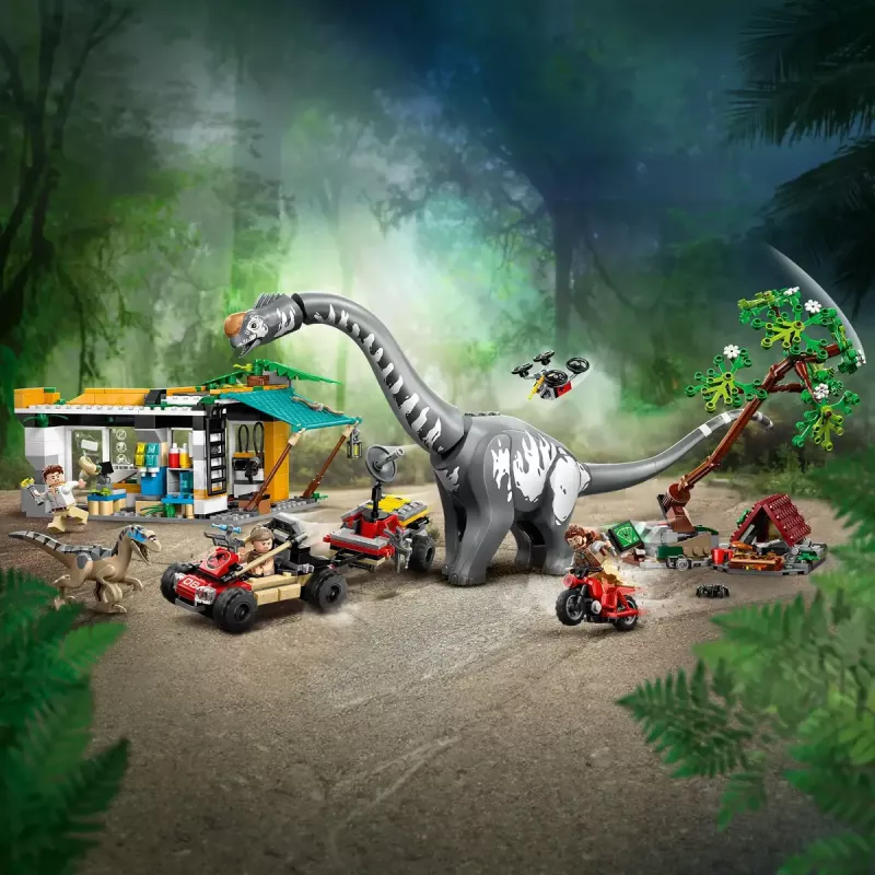 LEGO Jurassic World set 76973 — Raptor & Titanosaurus with 3 figures, 582 pieces, ages 7+