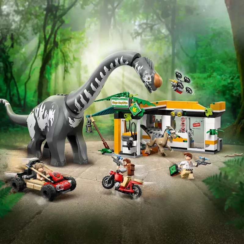 LEGO Jurassic World set 76973 — Raptor & Titanosaurus with 3 figures, 582 pieces, ages 7+
