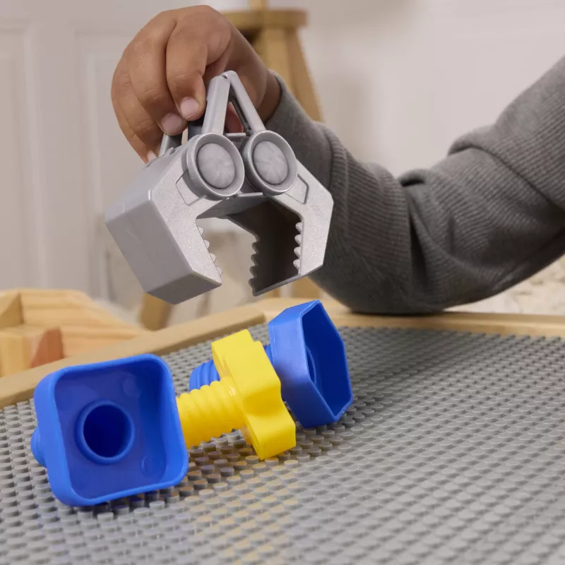 Crane truck Spin Master Rubble & Crew Charger's Mega Power Crane with Charger figure, 2 detachable tools, plastic, for ages 3+