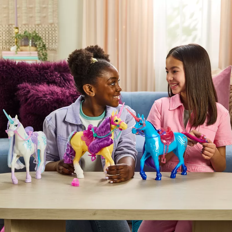 Spin Master Unicorn Academy Wildstar unicorn figure 11 inch with translucent saddle and bridle, multicolour, plastic, for ages 4+