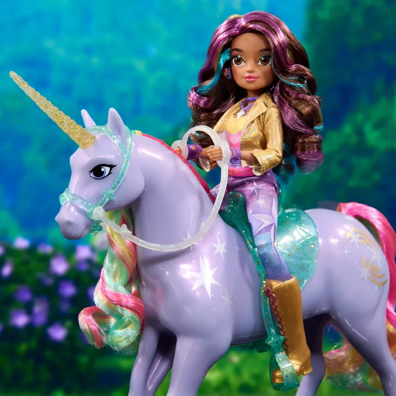 Spin Master Unicorn Academy Wildstar unicorn figure 11 inch with translucent saddle and bridle, multicolour, plastic, for ages 4+