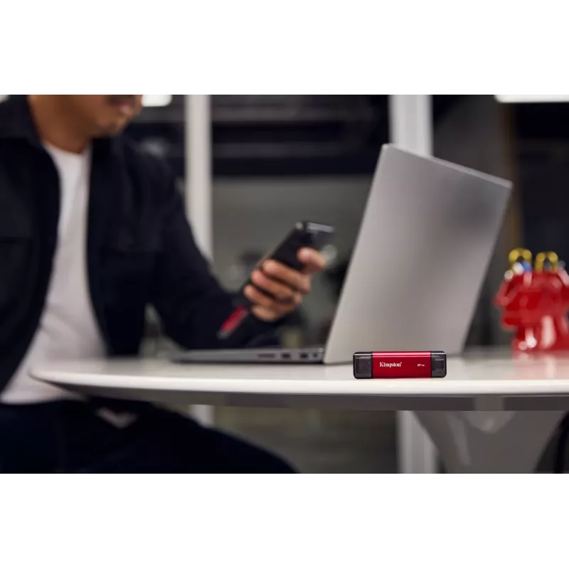 External SSD Kingston 2TB Dual USB-A/USB-C, USB 3.2 Gen 2, Read 1050 MB/s, Write 950 MB/s, Black/Red