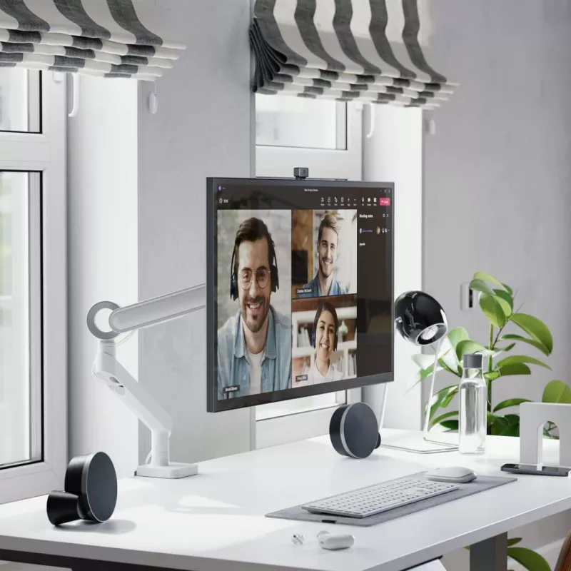 ALOGIC Desktop Monitor - Clarity Max Pro - 32in - 3840x2160 (4K UHD) with USB-C Power Delivery and Webcam