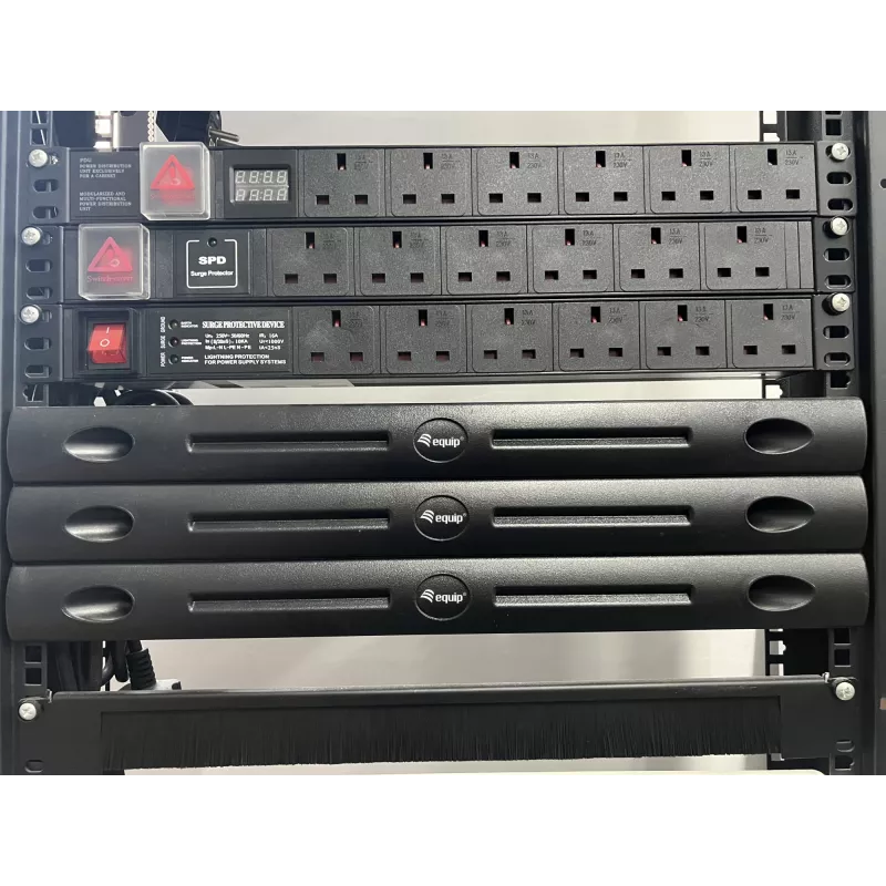 Blank panel Equip 19 inch 1U Toolfree Black Rack capacity 1U
