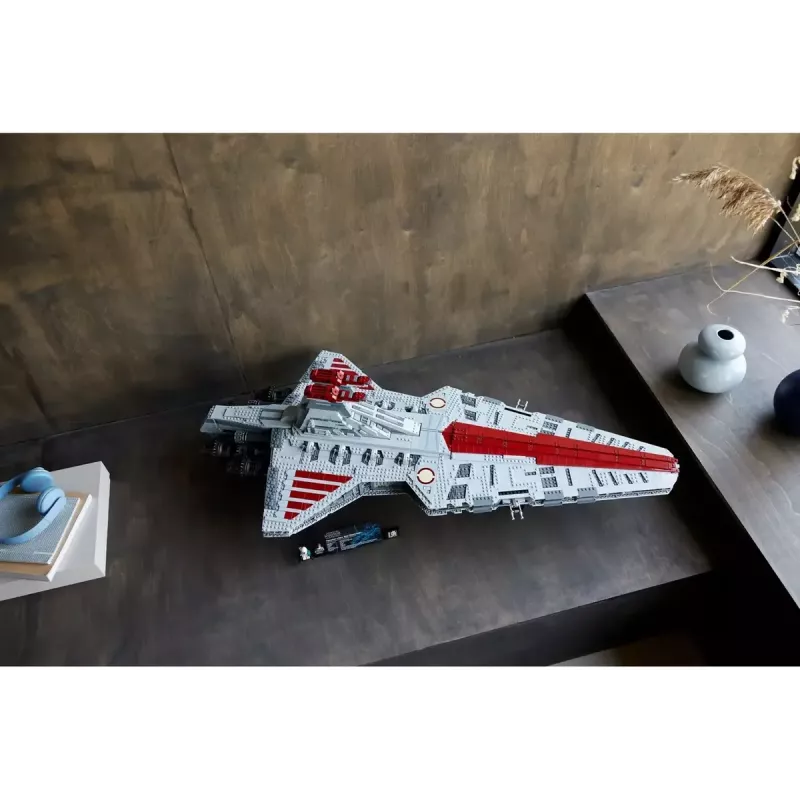 LEGO Star Wars Republic Venator Class Attack Cruiser 75367 — construction set, 5,374 pcs, 320×1,090×540 mm, 2 minifigures, age 18+