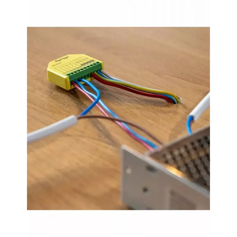 Shelly Plus RGBW PM Wireless Smart Light Green Yellow