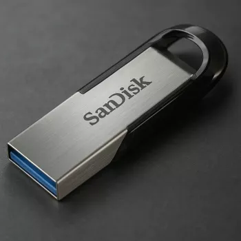 WESTERN DIGITAL SanDisk Ultra Flair - 16GB USB Stick - USB 3.0 - Black / Silver