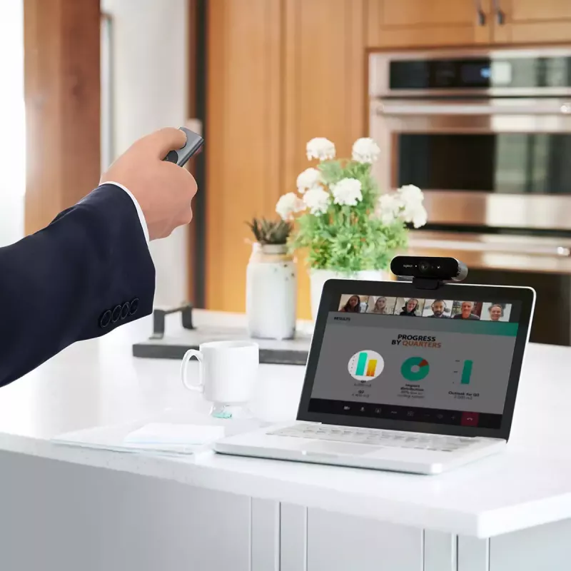 LOGITECH Spotlight Presentation Remote - Gold