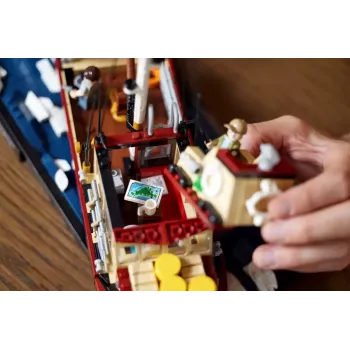 Construction toy LEGO Ideas 21350 Jaws set — 1497 pieces, 3 minifigures, boat and iconic shark, recommended age 18+