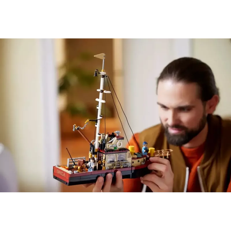 Construction toy LEGO Ideas 21350 Jaws set — 1497 pieces, 3 minifigures, boat and iconic shark, recommended age 18+