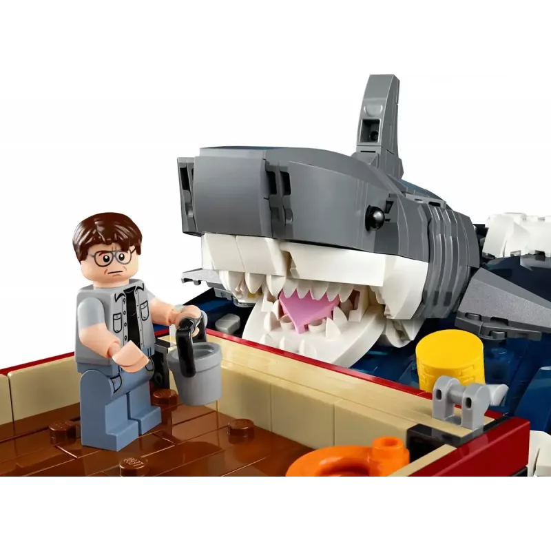 Construction toy LEGO Ideas 21350 Jaws set — 1497 pieces, 3 minifigures, boat and iconic shark, recommended age 18+