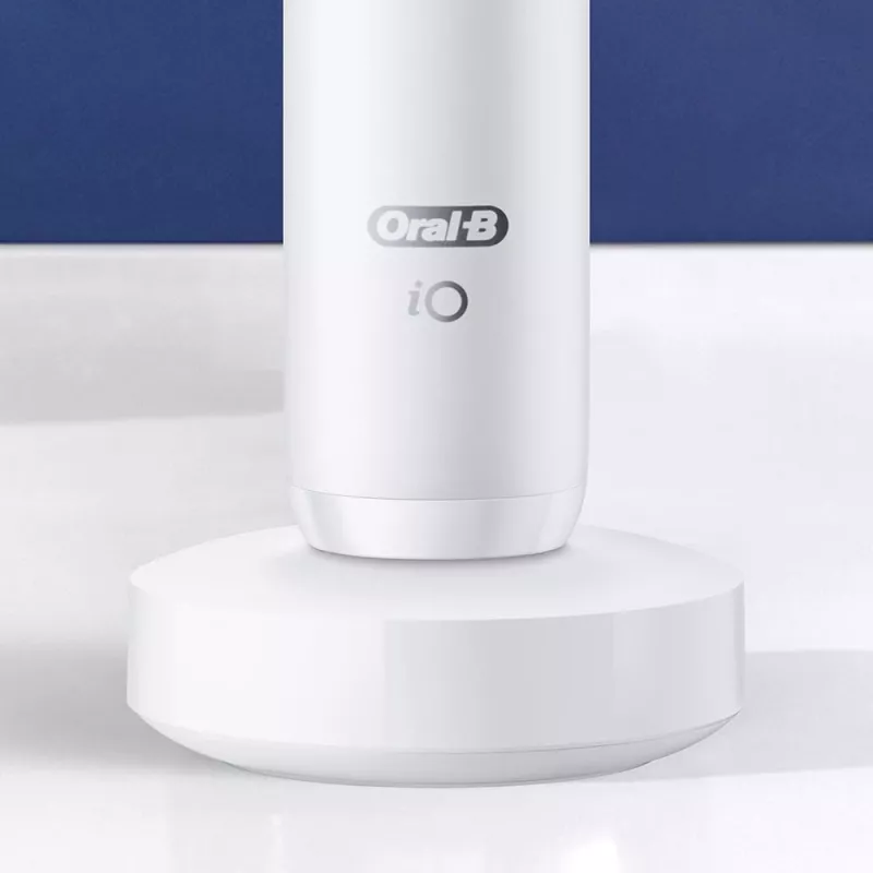 Oral-B iO electric toothbrush Adult Rotating toothbrush White