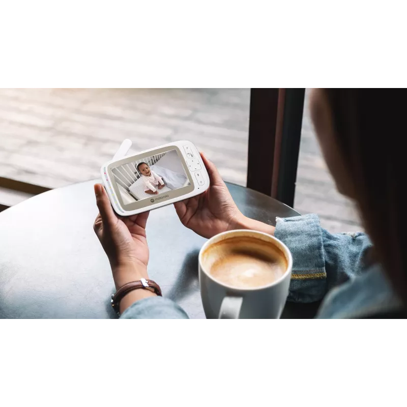 Video camera Motorola VM85 CONNECT — 5 inch TFT display, 480×272, 300 m range, 2× digital zoom, 2.4 GHz Wi‑Fi/FHSS, two‑way audio, white