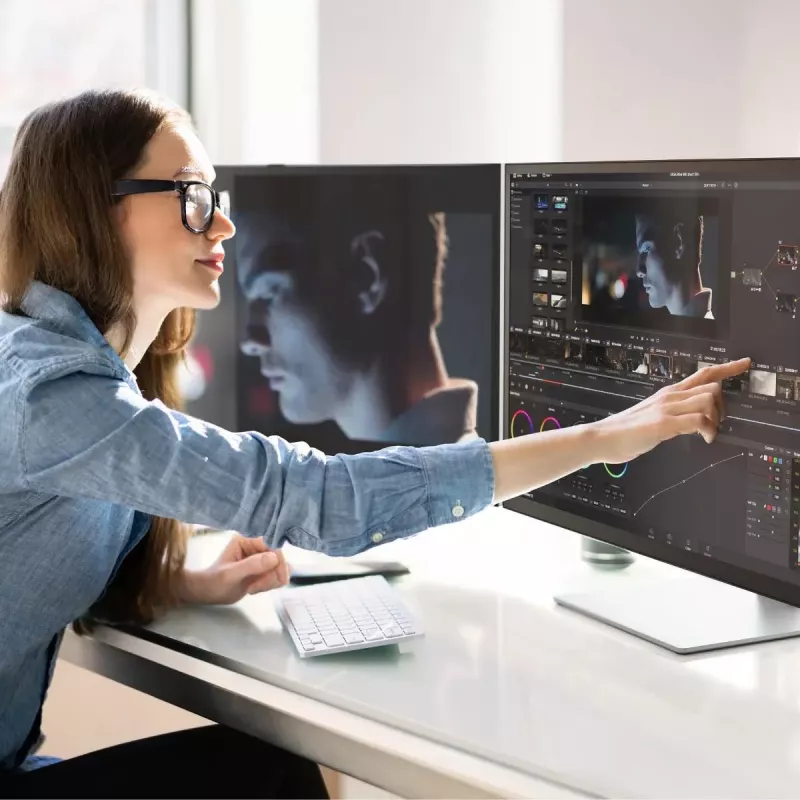 ALOGIC Desktop Monitor - Clarity Max Touch - 32in TouchScreen - 3840x2160 (4K UHD) with USB-C Power Delivery and Webcam