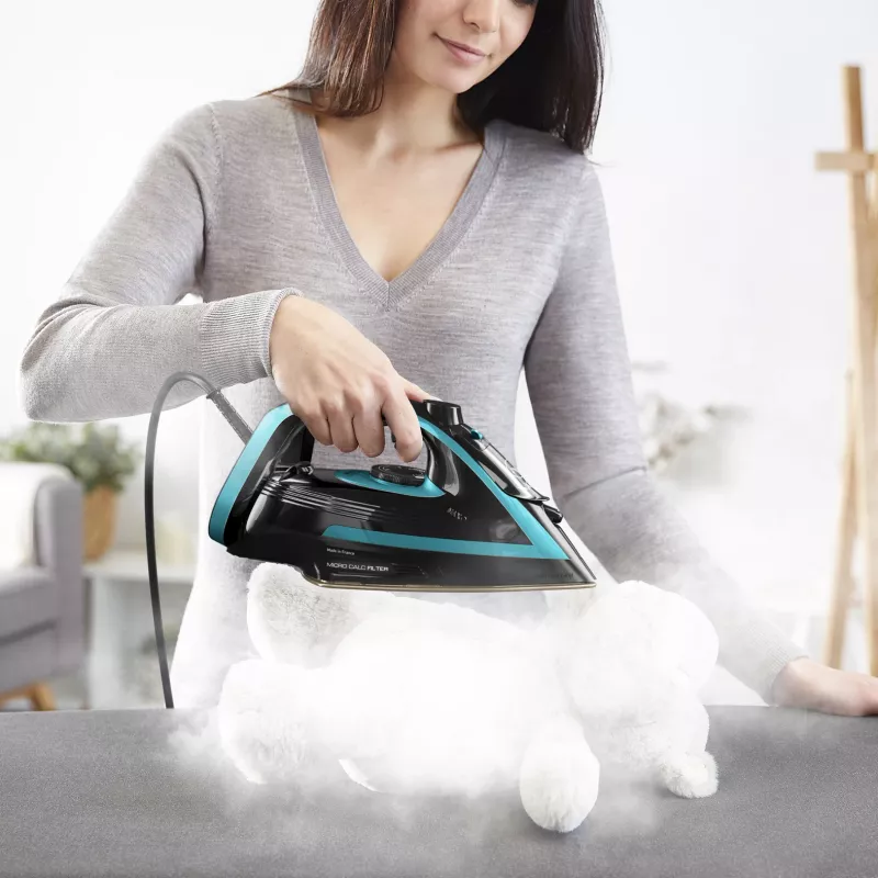Tefal Puregliss FV8066 Dry & Steam iron Durilium AirGlide Autoclean soleplate 3000 W Black, Blue