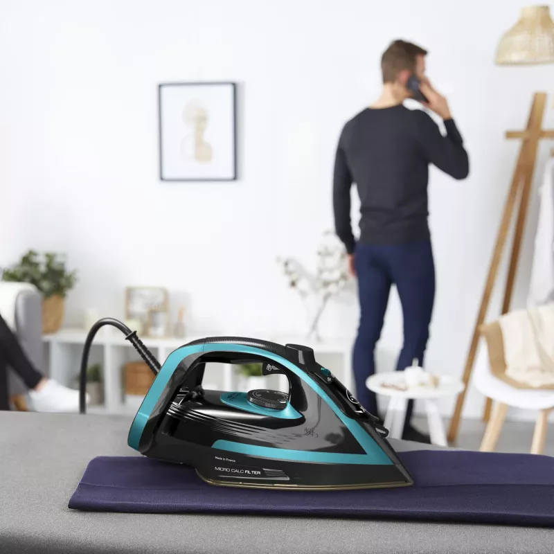 Tefal Puregliss FV8066 Dry & Steam iron Durilium AirGlide Autoclean soleplate 3000 W Black, Blue