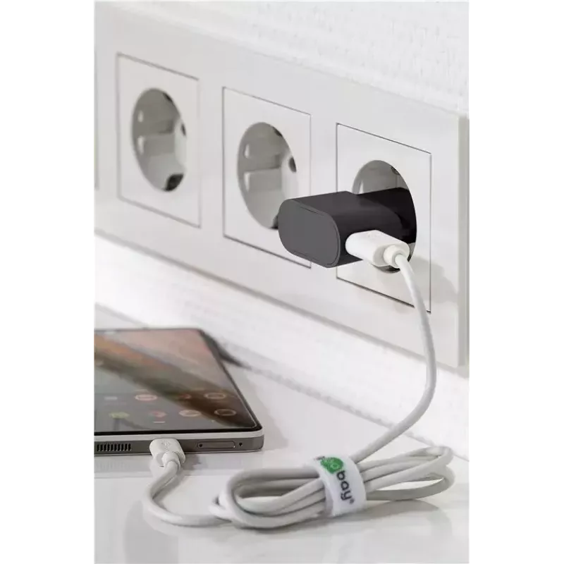 Indoor charger GOOBAY 45298 – universal USB 5V 1m, AC 100–240V, 5 W, black