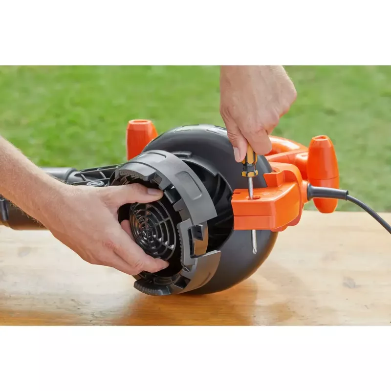 Handheld blower Black & Decker BEBLV260 2600 W, 315 km/h airspeed, 40 L collection bag, 4.8 kg