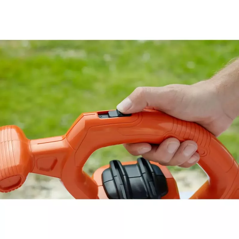 Handheld blower Black & Decker BEBLV260 2600 W, 315 km/h airspeed, 40 L collection bag, 4.8 kg