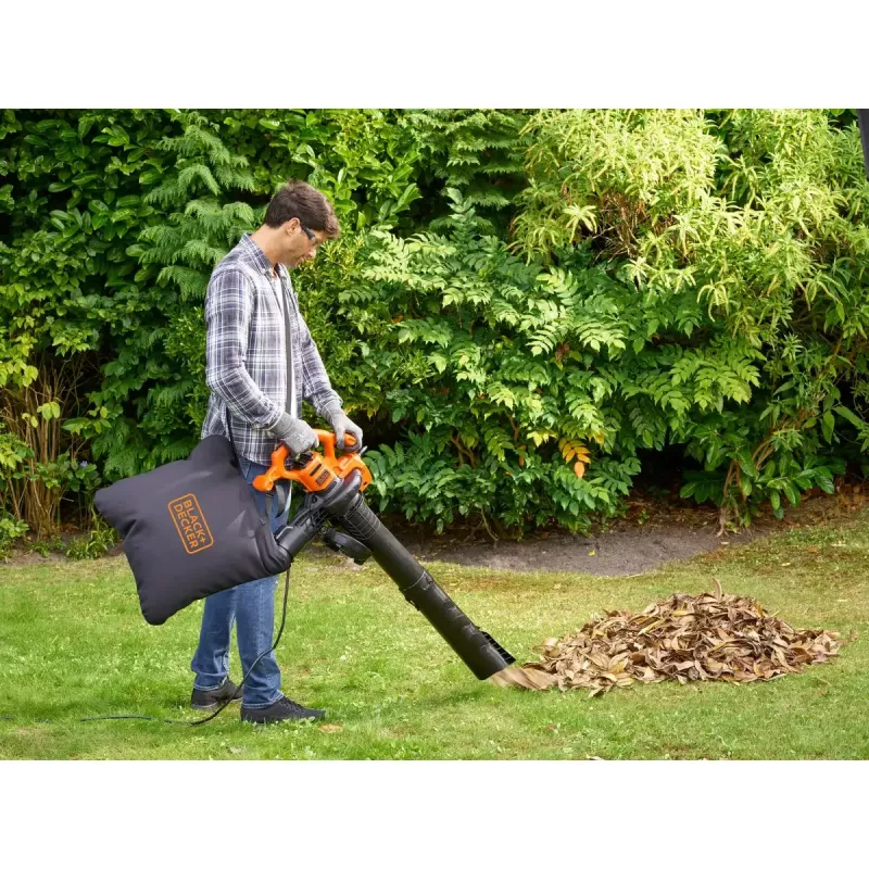 Handheld blower Black & Decker BEBLV260 2600 W, 315 km/h airspeed, 40 L collection bag, 4.8 kg