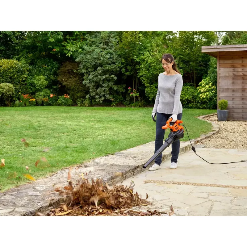 Handheld blower Black & Decker BEBLV260 2600 W, 315 km/h airspeed, 40 L collection bag, 4.8 kg