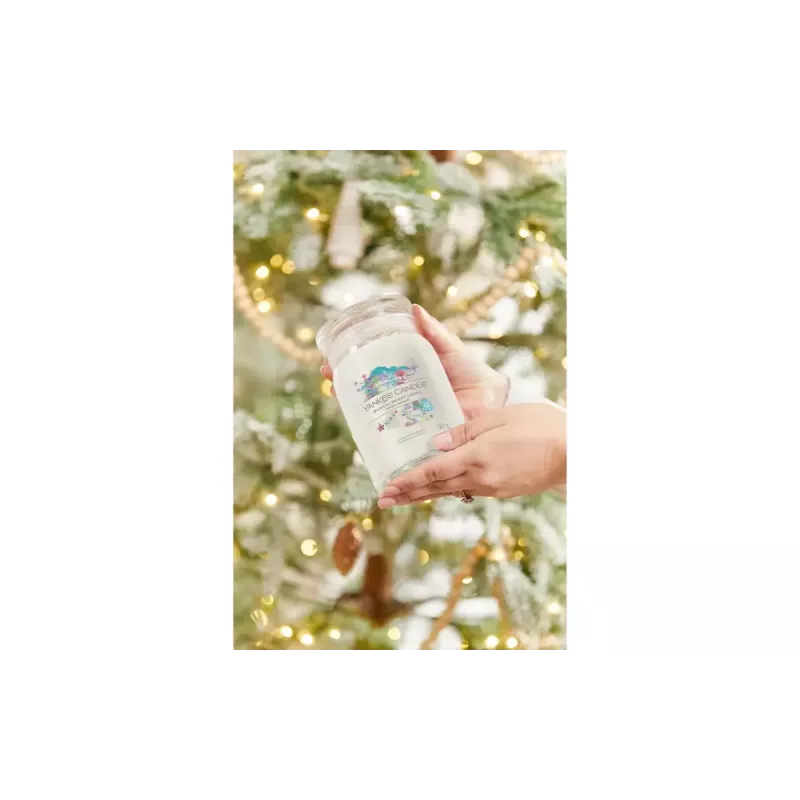 Yankee Candle Signature Magical Bright Lights Large Jar Candle, 567 g