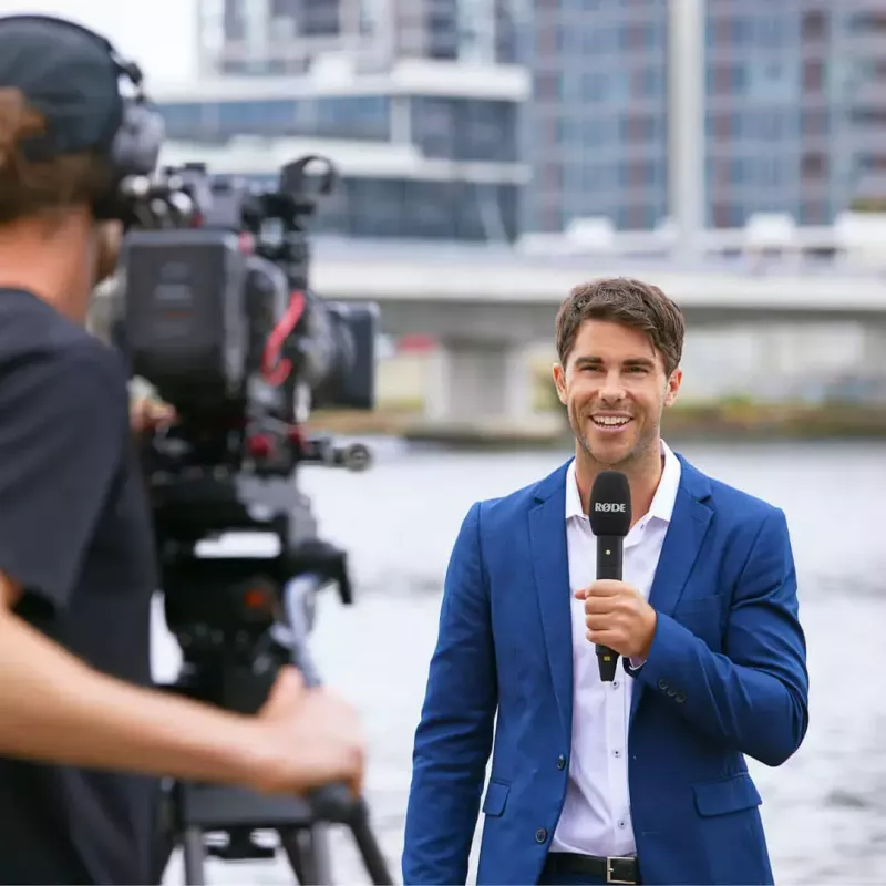 Handheld condenser microphone RØDE Interview Pro — omnidirectional, 48 kHz/32-bit, 32 GB, wireless, max 200 m, black