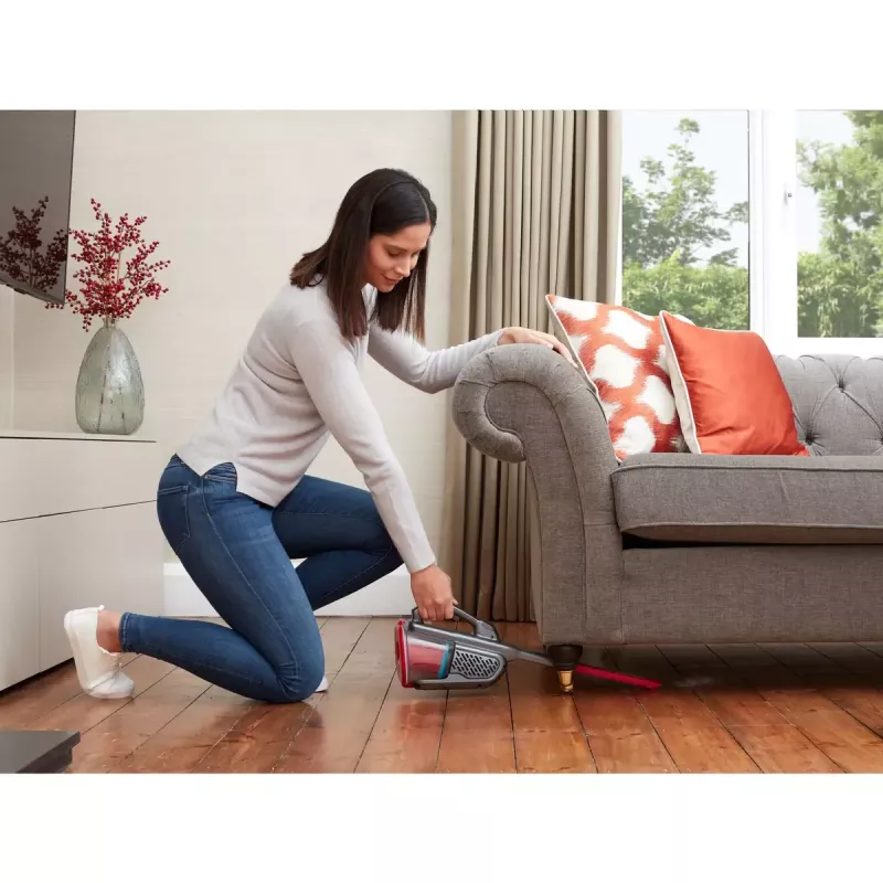 Handheld vacuum Black & Decker BHHV315J — 12V cordless, 20 AW suction, 0.7 L bagless, 16 min runtime