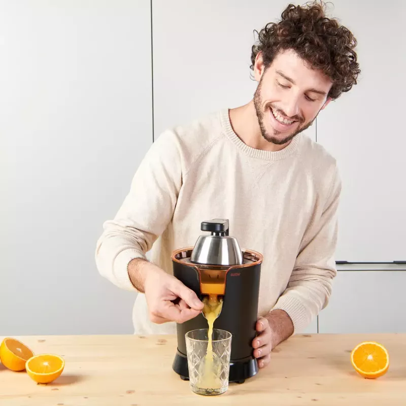 Centrifugal juicer Taurus Easy Press 600 — 600 W, 0.65 L juice container, stainless steel housing, anti-drip