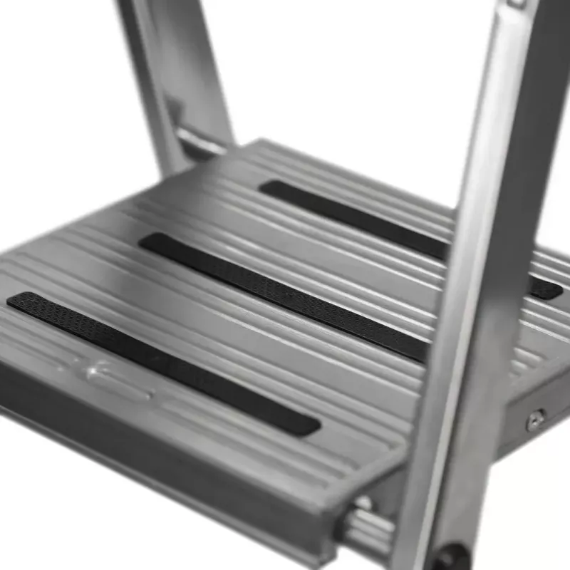 Folding ladder Krause 126313 — aluminium 3-step stepladder, max height 140 cm, load 150 kg, non-slip steps and feet