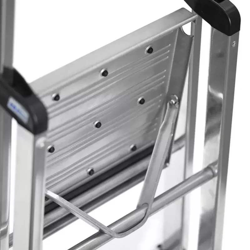 Folding ladder Krause 126313 — aluminium 3-step stepladder, max height 140 cm, load 150 kg, non-slip steps and feet