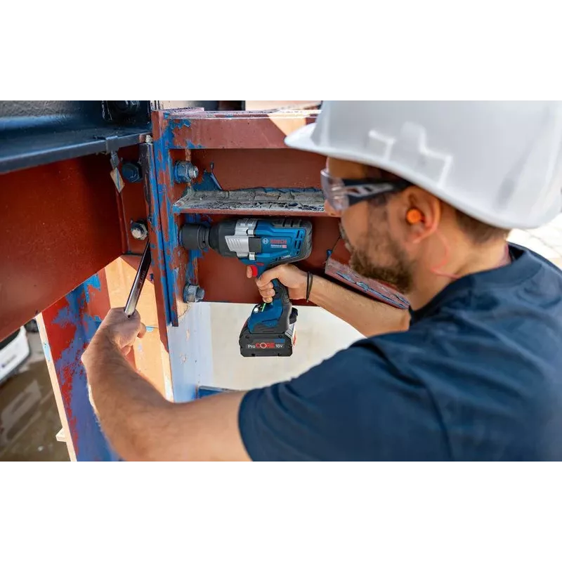 Cordless impact wrench Bosch GDS 18V-1600 HC — 1600 Nm torque, 18V battery system