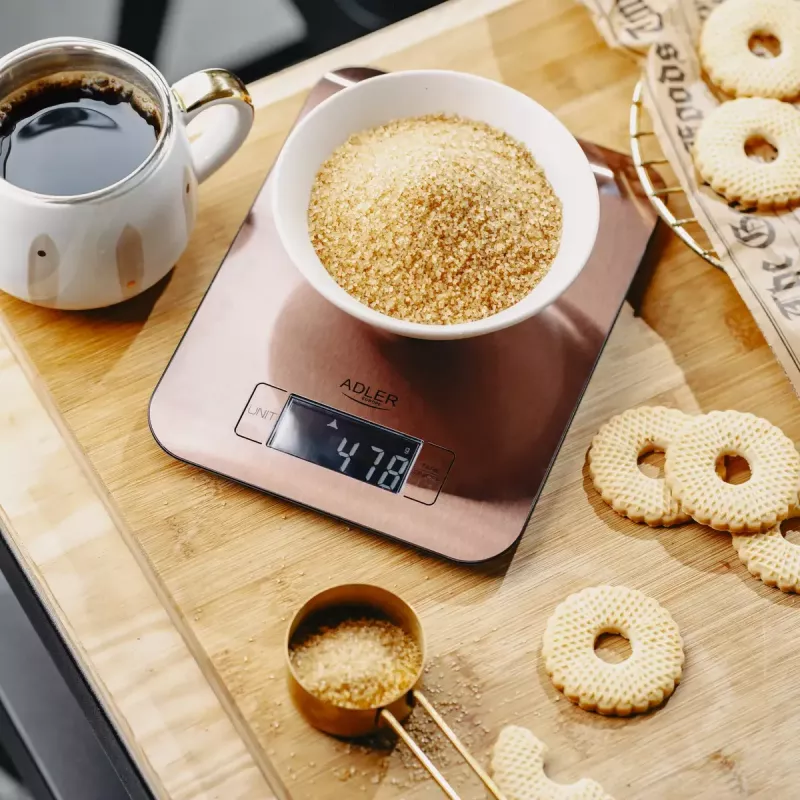 Electronic kitchen scale Adler AD 3183 — 5 kg capacity, 1 g accuracy, stainless steel weighing surface, copper colour