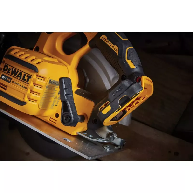 Portable Circular Saw DeWALT DCS573NT-XJ