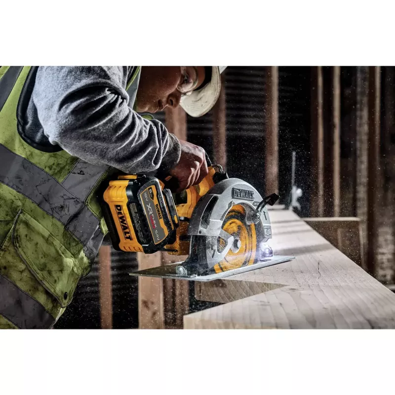 Portable Circular Saw DeWALT DCS573NT-XJ